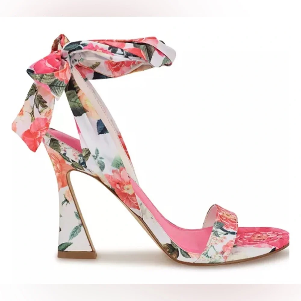 NWT.. NINE WEST FLORAL WRAP SANDALS - Picture 16 of 16